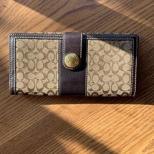 Coach Vintage Signature Wallet Tri Fold Brown Tan Large Women Wallet Accessories